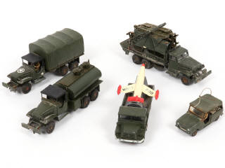 Lot 304 - DINKY TOYS (FRANCE) (5)