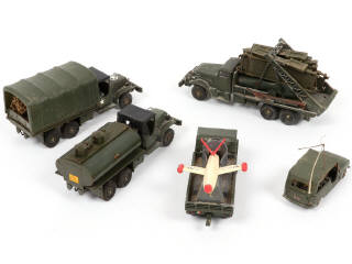 Lot 304 - DINKY TOYS (FRANCE) (5)
