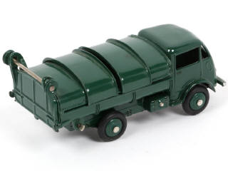 Lot 277 - DINKY TOYS (FRANCE) (1)