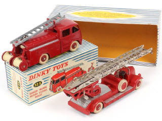 Lot 284 - DINKY TOYS (FRANCE) (2)