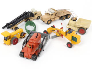 Lot 305 - DINKY TOYS (FRANCE) (6)