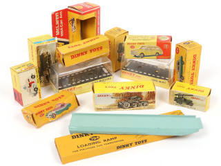 Lot 254 - DINKY TOYS (13)