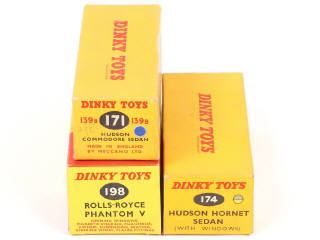 Lot 226 - DINKY TOYS (GB) (3)