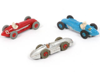 Lot 241 - DINKY TOYS (GB) (3)