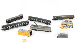 Lot 75 - DIVERS (8)
