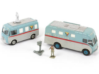 Lot 312 - DINKY TOYS (GB) (2)