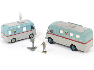 Lot 312 - DINKY TOYS (GB) (2)