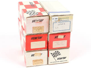 Lot 69 - DIVERS (6)