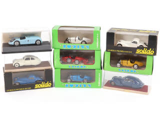Lot 76 - DIVERS (9)