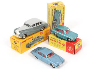 Lot 260 - DINKY TOYS (GB) (3)