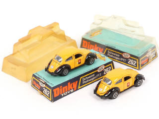 Lot 256 - DINKY TOYS (GB) (2)