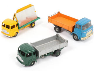 Lot 307 - DINKY TOYS (FRANCE) (3)