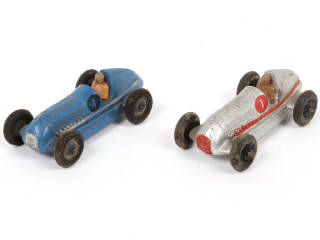 Lot 255 - DINKY TOYS (GB) (2)