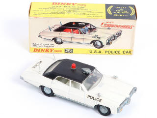 Lot 326 - DINKY TOYS (GB) (1)