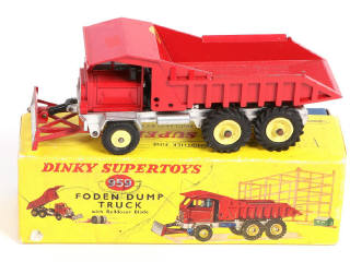 Lot 332 - DINKY TOYS (GB) (1)