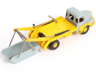 Lot 375 - DINKY TOYS (FRANCE) (1)