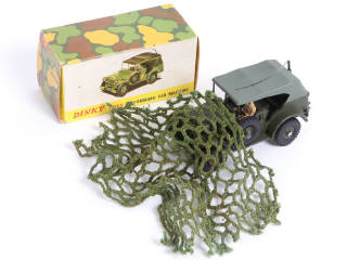 Lot 381 - DINKY TOYS (FRANCE) (5)
