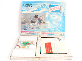 Lot 59 - DIVERS (8)