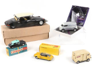 Lot 50 - DIVERS (5)