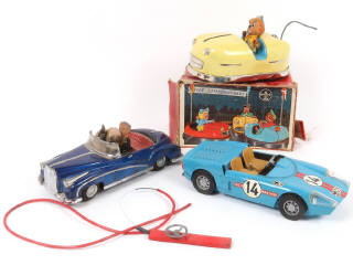 Lot 37 - DIVERS (3)