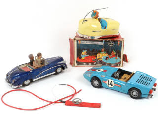 Lot 37 - DIVERS (3)