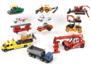 Lot 73 - DIVERS (13)