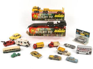 Lot 109 - DIVERS (17)