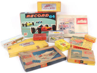 Lot 71 - DIVERS (12)