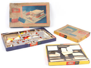 Lot 71 - DIVERS (12)