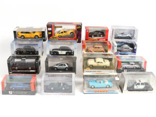 Lot 89 - DIVERS (16)