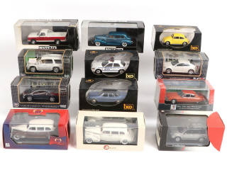 Lot 65 - DIVERS (12)