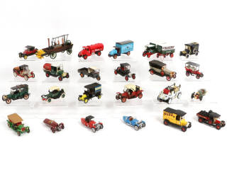 Lot 146 - DIVERS (24)