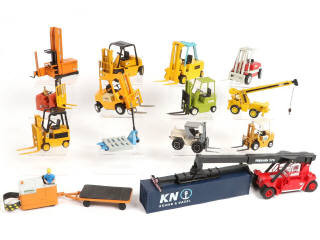 Lot 80 - DIVERS (14)