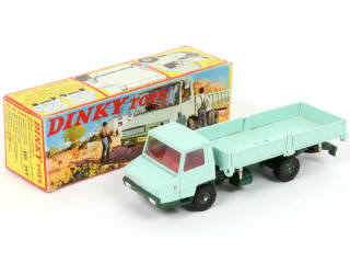 Lot 272 - DINKY TOYS (FRANCE) (1)