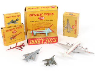 Lot 235 - DINKY TOYS (GB) (5)