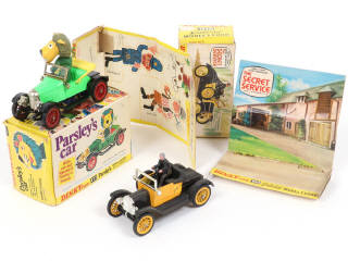 Lot 231 - DINKY TOYS (GB) (2)