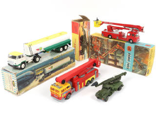 Lot 59 - DIVERS (4)
