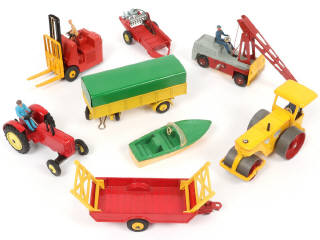Lot 241 - DINKY TOYS (8)