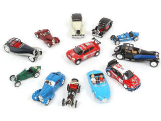 Lot 74 - DIVERS (12)