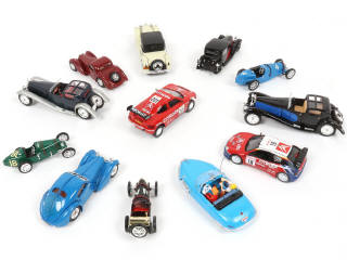 Lot 74 - DIVERS (12)