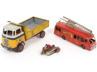 Lot 9 - DIVERS (3)