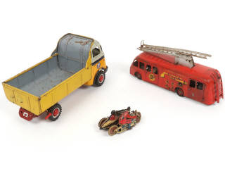 Lot 9 - DIVERS (3)