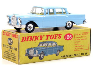 Lot 404 - DINKY TOYS GB (1)