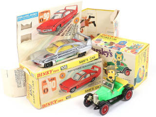 Lot 258 - DINKY TOYS (GB) (2)