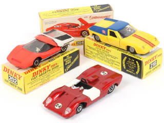 Lot 272 - DINKY TOYS (GB) (3)
