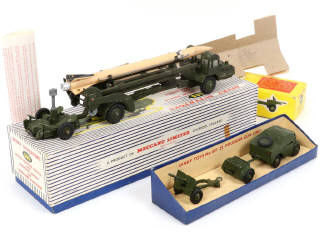 Lot 268 - DINKY TOYS (GB) (2)