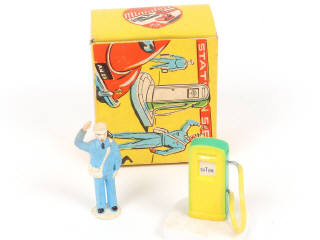 Lot 65 - DIVERS (4)