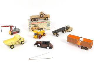 Lot 57 - DIVERS (7)