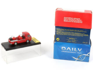 Lot 17 - DIVERS (4)