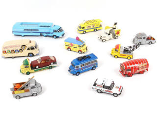 Lot 28 - DIVERS (13)